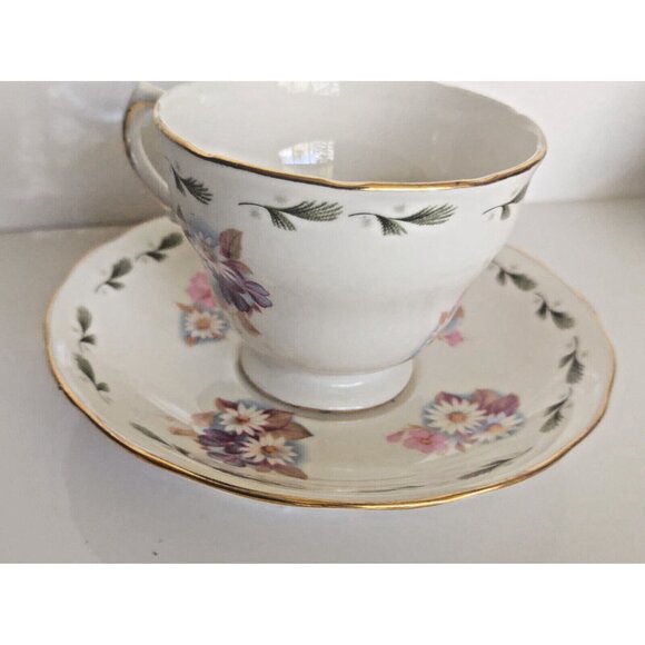 Colclough Bone China Tea Cup & Saucer (8238) Daisies - 1950's - Picture 3 of 13